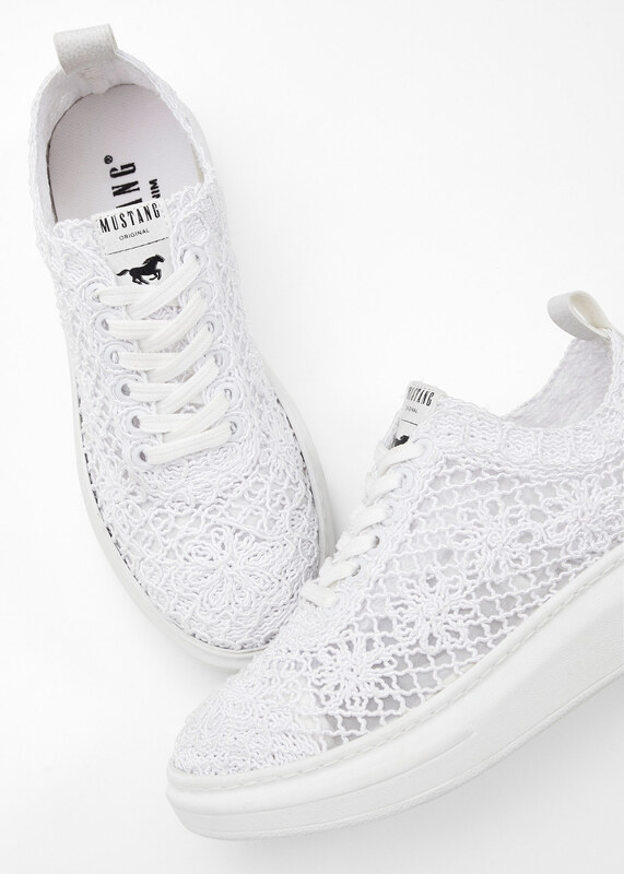 bonprix Tenisky značky Mustang na platformě bílá Žena