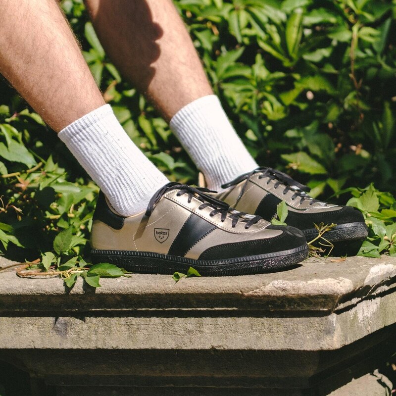 Vasky Botas Iconic Victory 76 - Pánské kožené tenisky / botasky černo-zlaté česká výroba ze Zlína