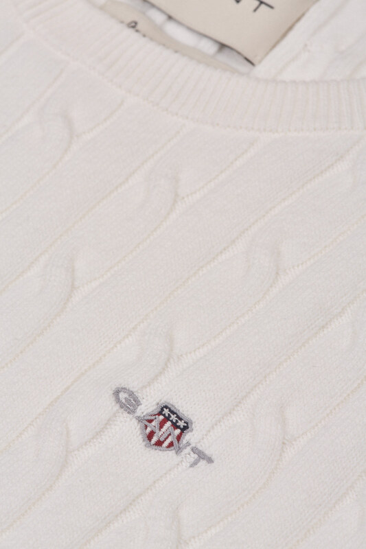 SVETR GANT STRETCH COTTON CABLE SS C-NECK EGGSHELL