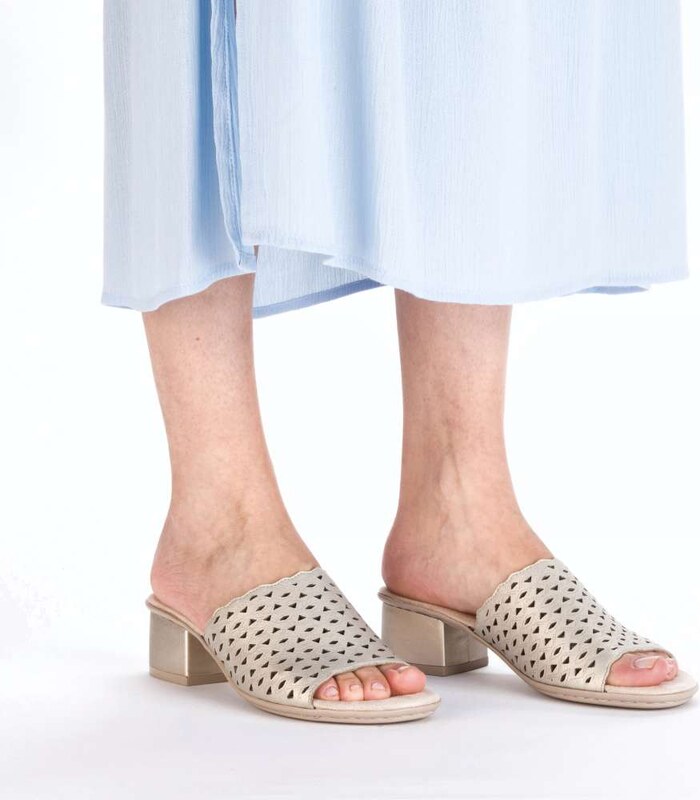 Dámské nazouváky RIEKER 64985-90 zlatá