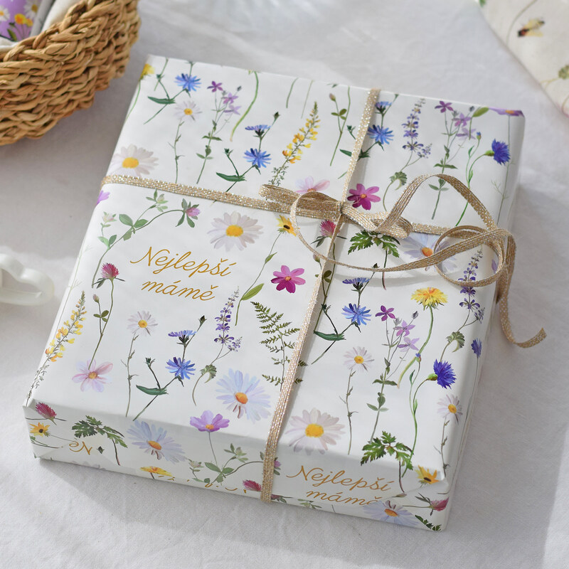 HOUSEDECOR Balicí papír s květinami- Nejlepší mámě - set 2 XXL archů