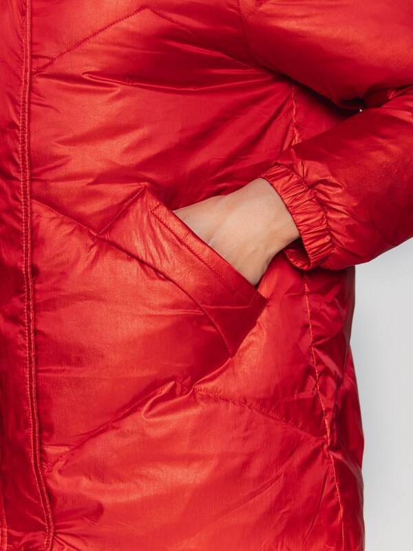 Perso Červená dámská přechodová prošívaná bunda se srdíčkem na zádech