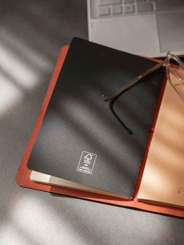 Kožedělník Midori zápisník A5 - červený