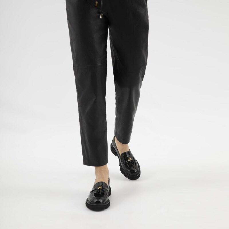 Wojas Černé Lakované Mokasíny Se Zdobným Třásněm