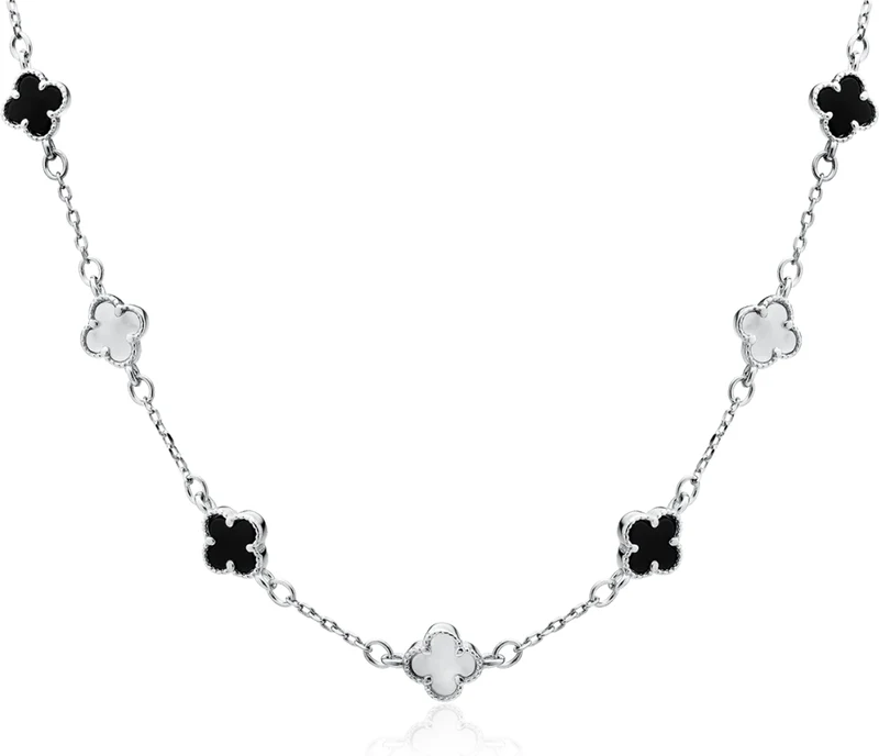 Stříbrný náhrdelník s černým onyxem a perletí – čtyřlístek