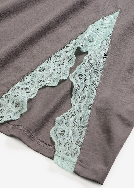 bonprix Noční košile s viskózou a krajkou šedá Žena