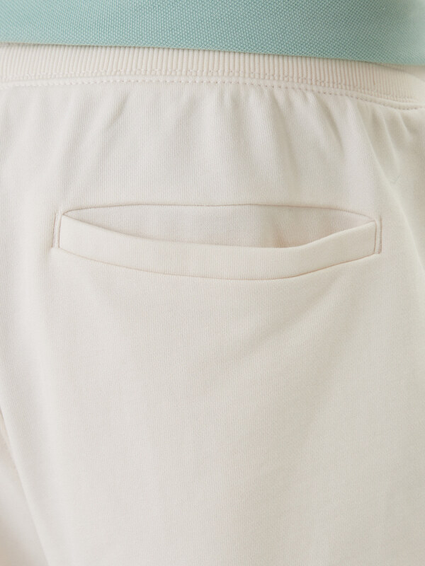 Šortky z materiálu Tommy Hilfiger