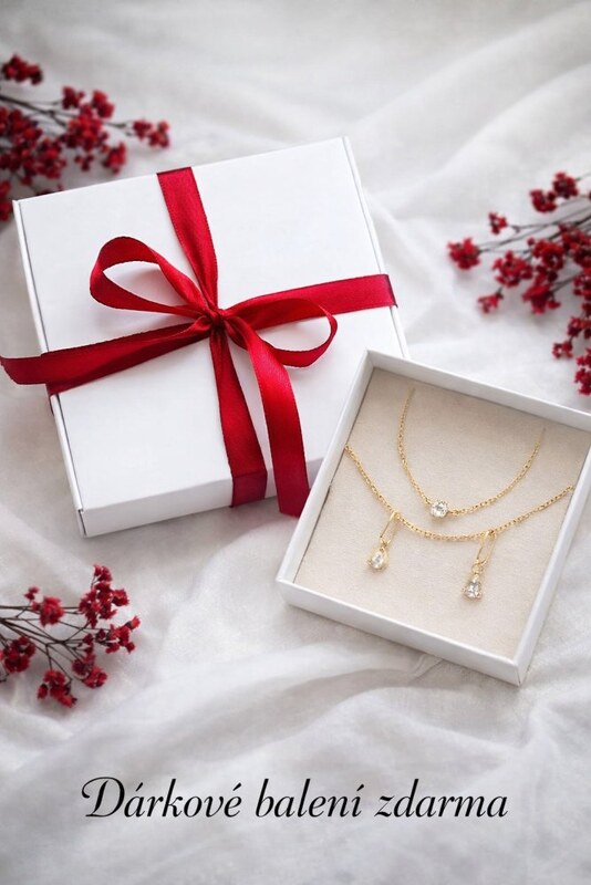 Stříbrný náhrdelník s černým onyxem a perletí – čtyřlístek