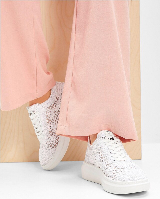 bonprix Tenisky značky Mustang na platformě bílá Žena