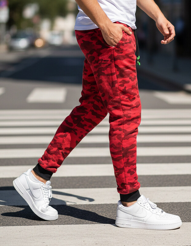 BASIC Červené pánské maskáčové tepláky Červená