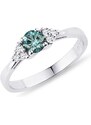 Prsten s modrým a čirými diamanty v bílém zlatě KLENOTA K0649022