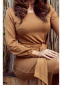 numoco JENNY - Pohodlné dámské šaty v karamelové barvě se zavazováním v pase 275-1