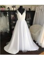 čistě bílé svatební šaty s tylovou sukní Erin