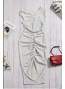 NoName Společenské šaty třpytivé s výstřihem stříbrné 240120S
