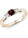 Granátový prsten s diamanty ve žlutém zlatě KLENOTA K0235033