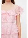 Trendyol růžový límeček Detailní krajkové šaty