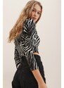 Trend Alaçatı Stili Women's Ecru Patterned Kiss Collar Princess Sleeve Soft Textured Crop Patterned Blouse