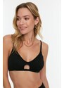 Trendyol Černá Bralette Vystřižený / Okno Texturovaný Bikiny Top