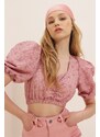 Trend Alaçatı Stili Women's Powder Pink Kiss Collar Pleated Princess Sleeves Floral Pattern Crop Woven Blouse