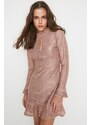 Trendyol Design Světle růžový límec Detailní Brode tkané šaty