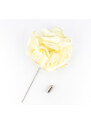 Obleč oblek Vanilkově bílá květinová brož do klopy