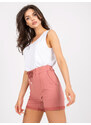 Fashionhunters Základní prachově růžové ležérní šortky s vysokým pasem