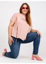 Fashionhunters Prašně růžové tričko plus velikosti s textem a aplikací