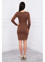 K-Fashion Přiléhavé šaty s výřezem pod prsy hnědé barvy