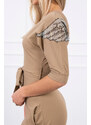 K-Fashion Šaty s křídly na ramenou velbloudí