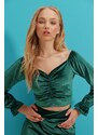 Trend Alaçatı Stili Women's Emerald Green Kissing Collar Velvet Crop Top With Smocking