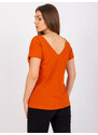 Fashionhunters Tričko s výstřihem vzadu v tmavě oranžové barvě