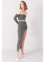 Fashionhunters Zelená midi sukně s hlubokým rozparkem BSL