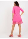 Fashionhunters Růžové volné koktejlové šaty s 3/4 rukávy