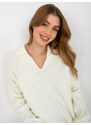 Fashionhunters Ecru hladký oversize svetr s límečkem