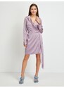 Světle fialové dámské lesklé zavinovací šaty Guess - Dámské
