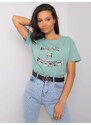 Fashionhunters Pistáciové dámské tričko s nápisem