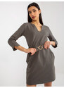 Fashionhunters Khaki jednoduché teplákové šaty s kapsami OCH BELLA