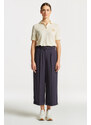 KALHOTY GANT WIDE CROPPED BELTED PANTS modrá 38