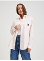 Tommy Hilfiger Světle růžová dámská oversize košile Tommy Jeans Badge Boyfriend - Dámské