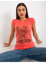 Fashionhunters Korálově vypasované tričko s aplikací medvídka