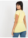 Fashionhunters Světle žluté vypasované tričko s aplikací medvídka
