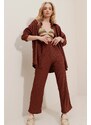 Trend Alaçatı Stili Women's Brown Crinkle With Buttons Shirt And Comfortable Cut Out Crinkle Trousers Double Suit