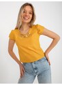 Fashionhunters Tmavě žlutá společenská halenka s aplikací a krátkými rukávy