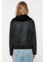 Trendyol černý límec s plyšovým detailním kabátem z umělé kůže