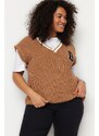 Trendyol Curve Velbloudí vyšívaný pletený svetr s výstřihem do V