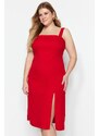 Trendyol Curve červené tkané šaty s rozparkem