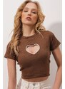 Trend Alaçatı Stili Women's Brown Crew Neck Heart Embroidery Half Sleeve Knitted Crop Blouse