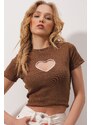 Trend Alaçatı Stili Women's Brown Crew Neck Heart Embroidery Half Sleeve Knitted Crop Blouse