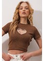 Trend Alaçatı Stili Women's Brown Crew Neck Heart Embroidery Half Sleeve Knitted Crop Blouse