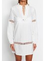 Trendyol bílé mini tkané plážové šaty se střapcem